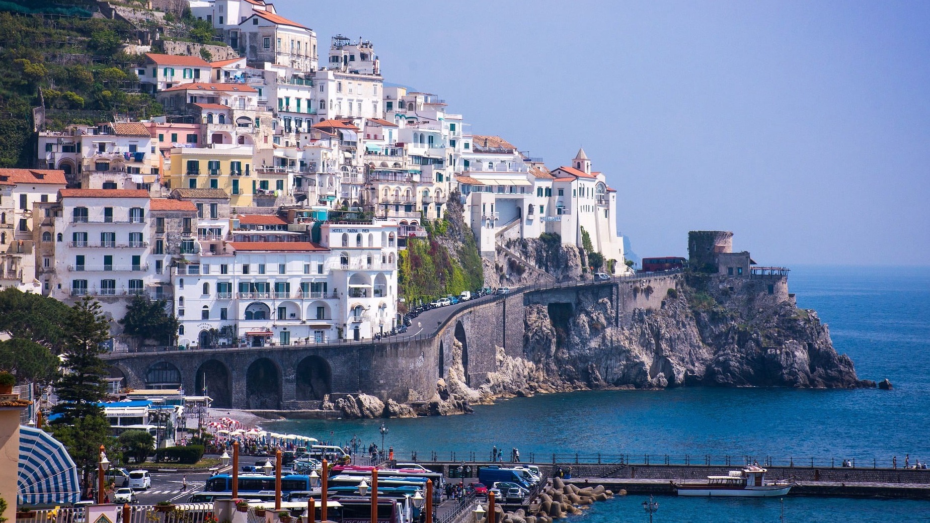 Reliable, 8-passenger coastal transfers and seaside transport from Barnsley to Uk beaches.